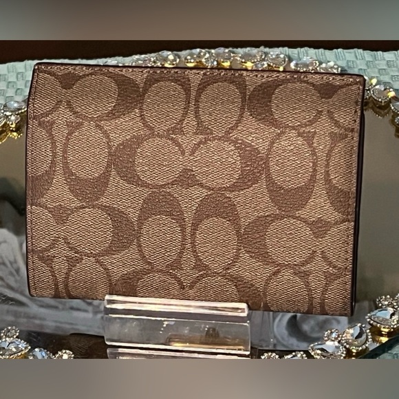 EUC Coach Cassidy Turnlock Compact Wallet (unbranded chain) - Picture 5 of 9